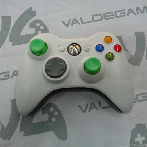 Mando Xbox 360 blanco seminuevo capuchas verdes 
