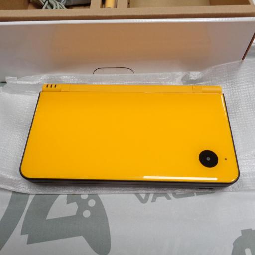Nintendo DSi XL amarilla en caja  [3]