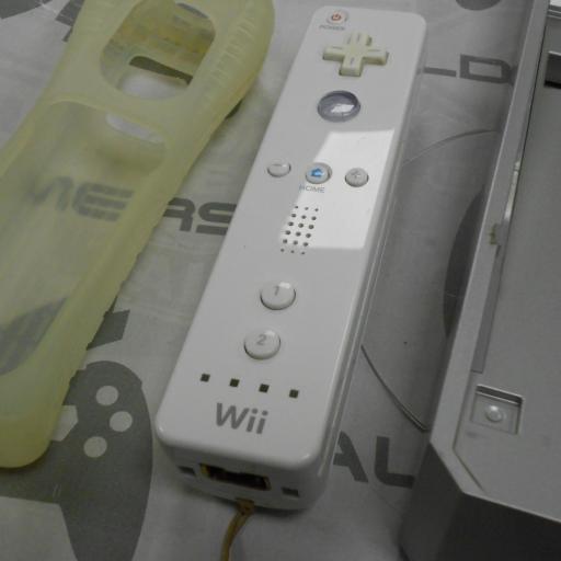 Consola wii retrocompatible  + mando original + base [3]