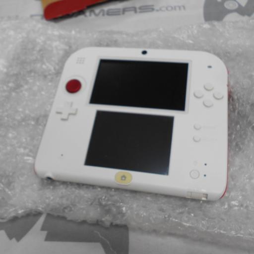 consola Nintendo 2DS roja  Y blanca [2]