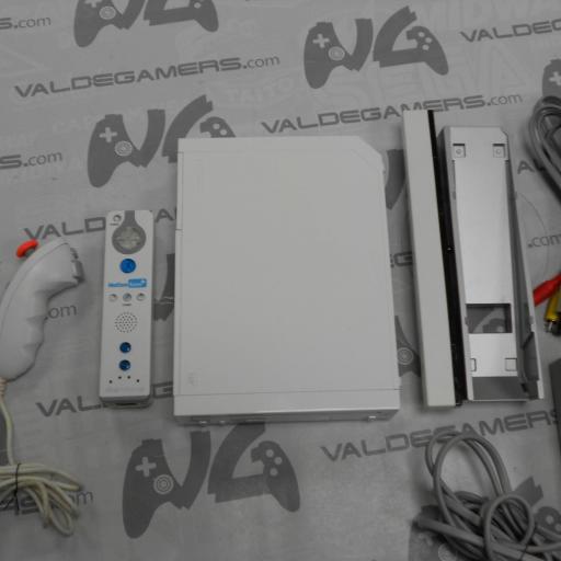 Consola wii retrocompatible  + 1 mando compatible + base