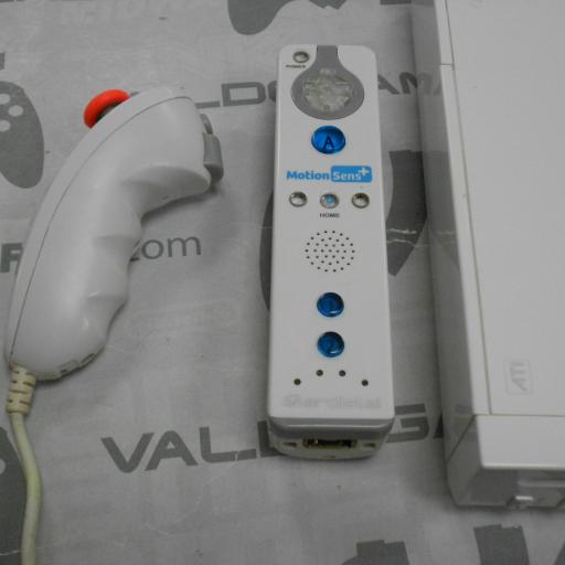 Consola wii retrocompatible  + 1 mando compatible + base [1]