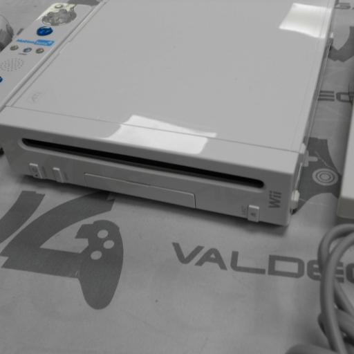 Consola wii retrocompatible  + 1 mando compatible + base [2]