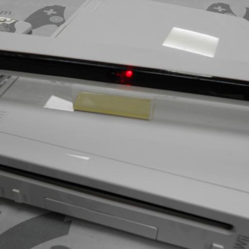 Consola wii retrocompatible  + 1 mando compatible + base [4]