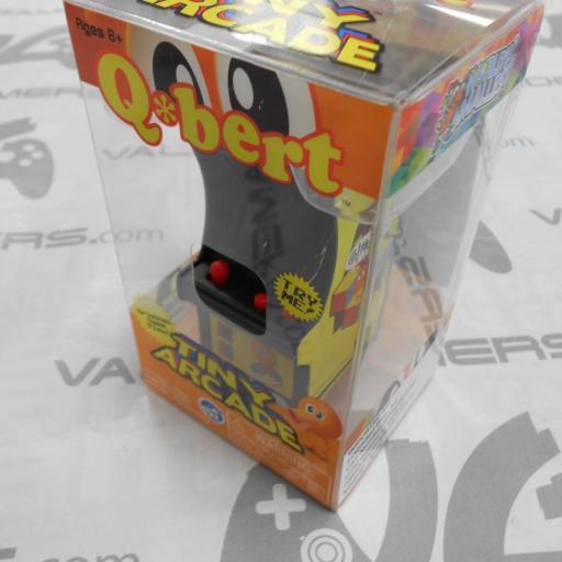 Tiny Arcade Qbert llavero Mini Replica Arcade 10 cm - nuevo [1]