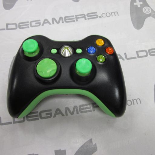 Mando Xbox 360 negro detalles verdes - seminuevo