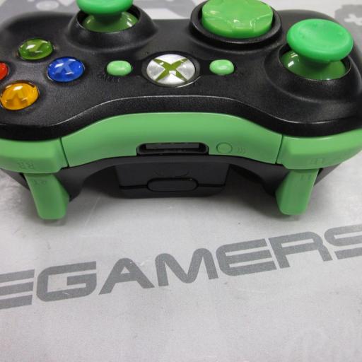 Mando Xbox 360 negro detalles verdes - seminuevo [2]