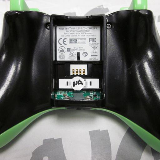 Mando Xbox 360 negro detalles verdes - seminuevo [4]