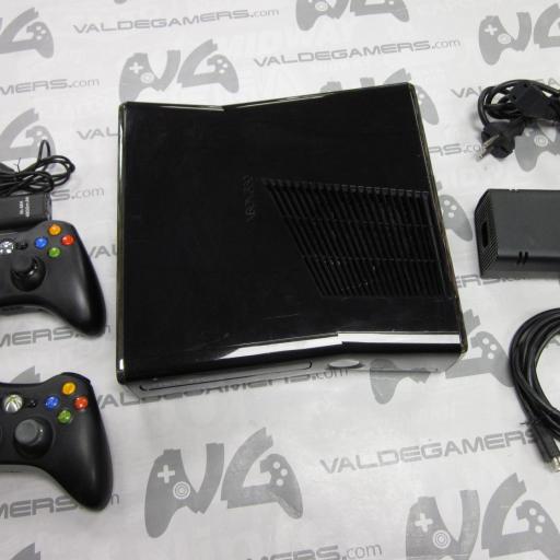 Consola Xbox 360 slim 250gb   + 2 mandos  [0]