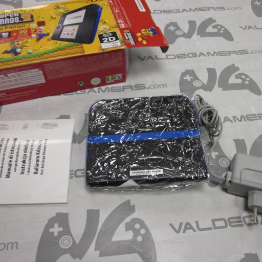 consola Nintendo 2DS negra y azul [1]