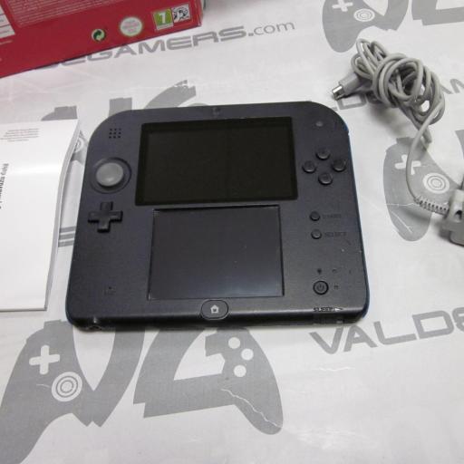 consola Nintendo 2DS negra y azul [2]
