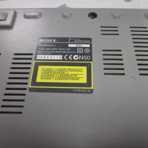 con Sony PlayStation 1 + mando + [5]