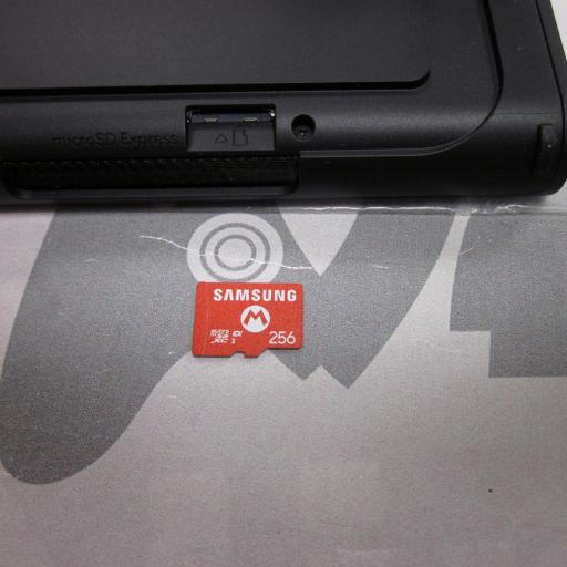 consola Nintendo Switch 2 + Tarjeta microSD Express de Samsung (256 GB) - seminuevo  [5]