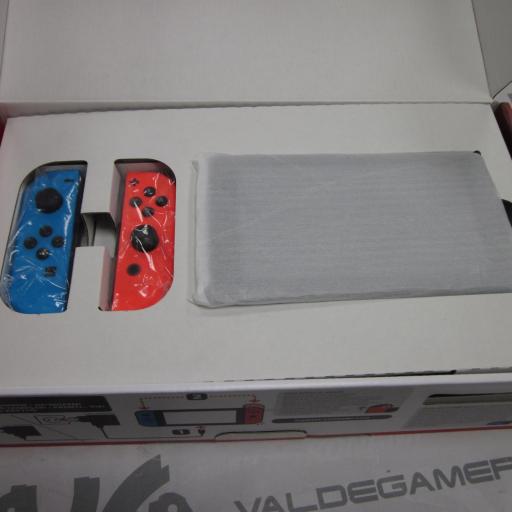 consola Nintendo Switch en caja + 128gb [1]