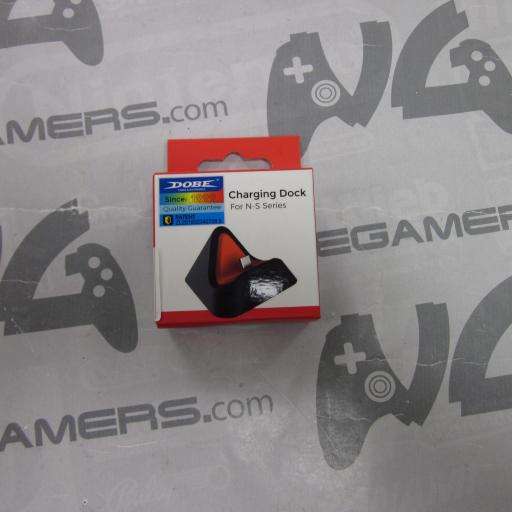 Base de Carga Portátil Triangular para Nintendo Switch / OLED / Switch 2  rojo– DOBE- NUEVO