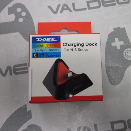 Base de Carga Portátil Triangular para Nintendo Switch / OLED / Switch 2  rojo– DOBE- NUEVO [1]