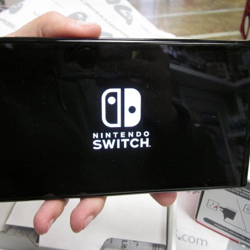 Nintendo Switch, OLED 64GB + Joy-Con Blanca en caja* [5]