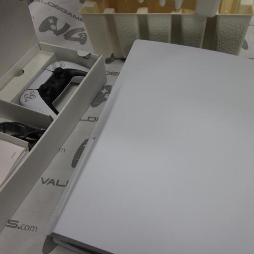Consola Playstation 5 lector + mando  - seminuevo [4]