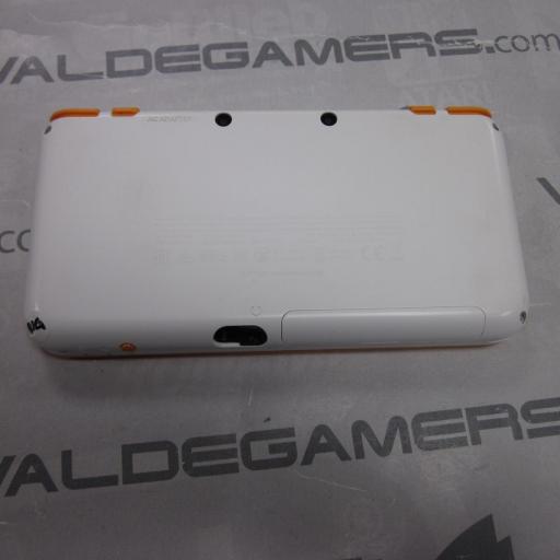 consola Nintendo NEW 2DS XL Blanco & Naranja mas cargador [3]