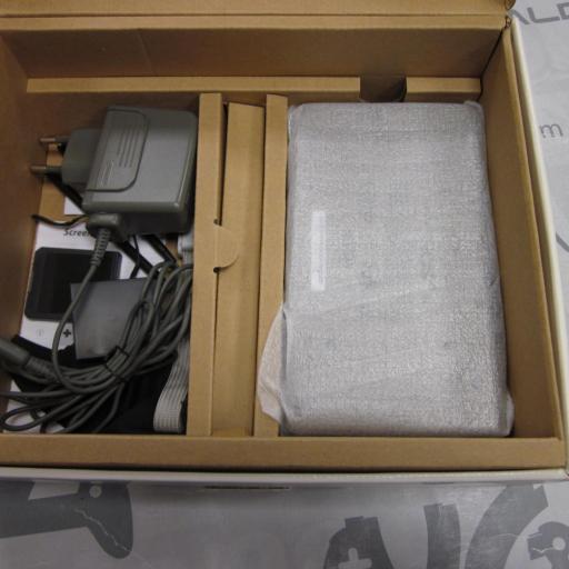 Consola Nintendo DSi XL en caja  [2]