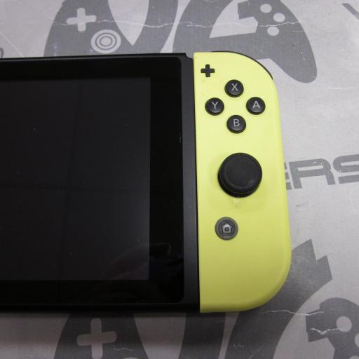 consola Nintendo Switch joycon neon + funda   usada [4]