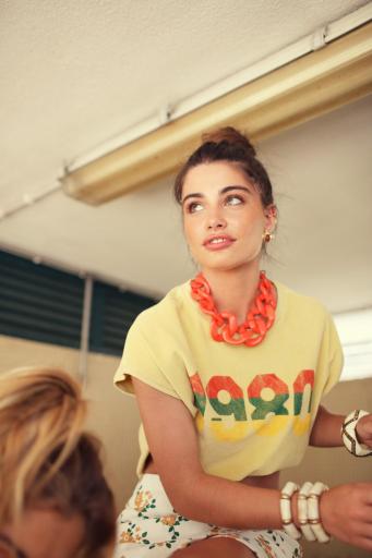 Sisters Department,"Sleeveless t-shirt/top w/ round neck | Sand w/ ""1980"" print" [1]