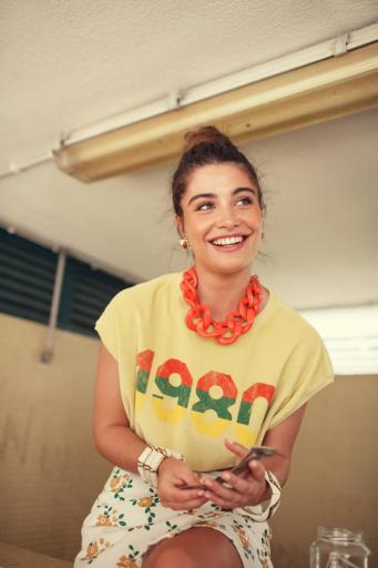 Sisters Department,"Sleeveless t-shirt/top w/ round neck | Sand w/ ""1980"" print" [2]