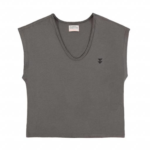 Sisters Department, Sleeveless t-shirt w/ deep round neck | Dark grey w/ "famiglia" print [1]