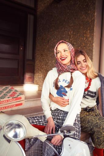 Sisters Department,Sweatshirt w/ peter pan collar | White w/ "datil pepper" print [1]