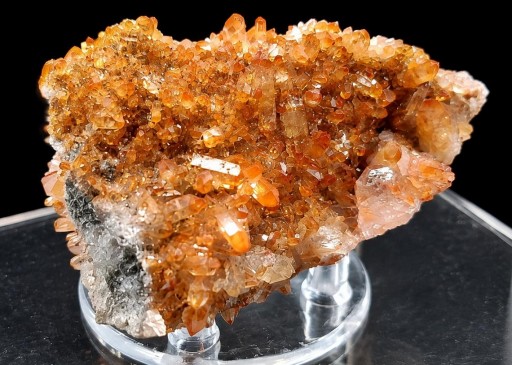 Cuarzo con hematites, Saxrönningen, Smedjebacken, Dalarna, Suecia, medidas: 7x5x3cm. [1]