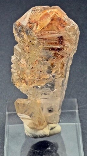 ​Cuarzo cetro, Andranotokana Massif, Andilamena, Alaotra-Mangoro, Madagascar. [0]