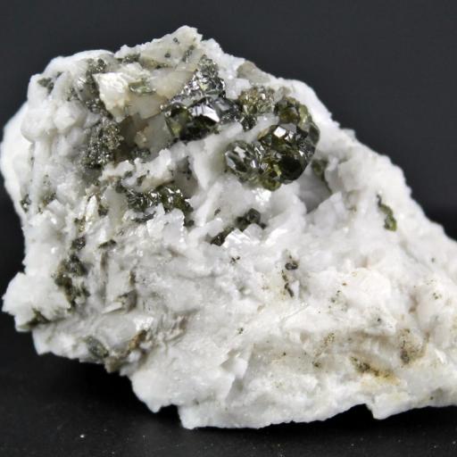 Esfalerita, Mina Las Mánforas, Zona Minera Áliva, Camaleño, Comarca Liébana, Cantabria España. Medidas 4,5x4x3cm. [2]