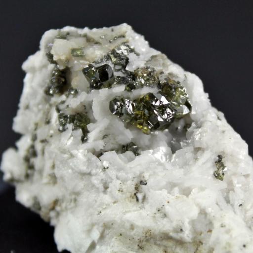 Esfalerita, Mina Las Mánforas, Zona Minera Áliva, Camaleño, Comarca Liébana, Cantabria España. Medidas 4,5x4x3cm. [0]