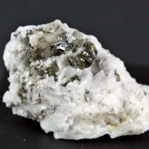 Esfalerita, Mina Las Mánforas, Zona Minera Áliva, Camaleño, Comarca Liébana, Cantabria España. Medidas 4,5x4x3cm. [1]