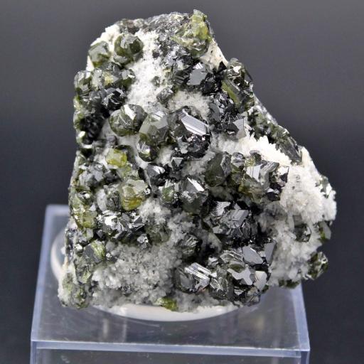 Esfalerita (variedad cleofana), Krushev dol mine, Madan, Bulgaria. Medidas 6,5x6x6cm. [3]