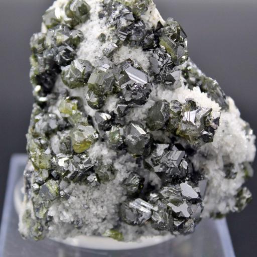 Esfalerita (variedad cleofana), Krushev dol mine, Madan, Bulgaria. Medidas 6,5x6x6cm. [0]