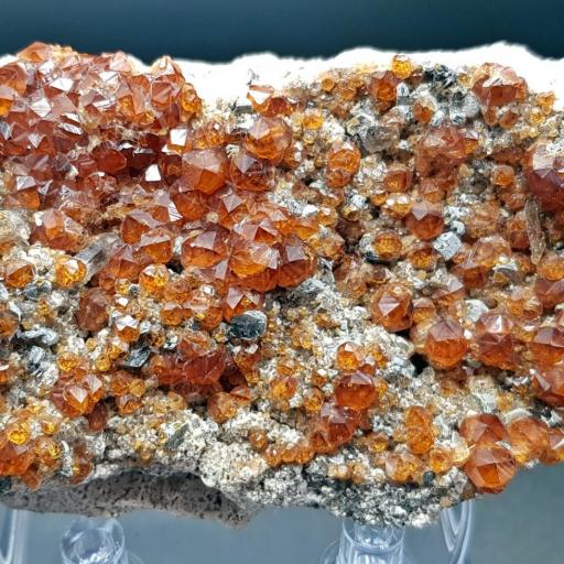 Granate Espesartina, Wushan, Tongbei, Fujian, China. Medidas: 12.5x6x3cm. [0]