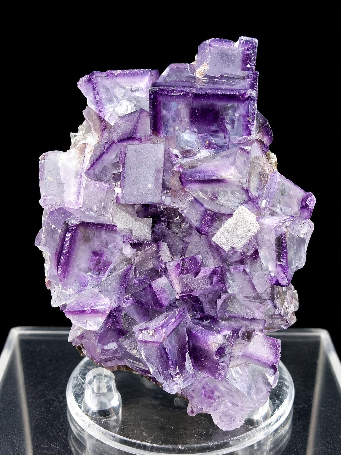 Fluorita, Filón Josefa Veneros, Coroña de Arriba-la Collada, zona minera de la Collada, Siero, Asturias, España. 5x3,5x2,5cm.