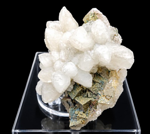 Fluorita con calcita y pirita, minas de Villabona, Llanera, Asturias, España. 8x6x3cm. [3]