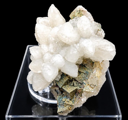 Fluorita con calcita y pirita, minas de Villabona, Llanera, Asturias, España. 8x6x3cm. [3]