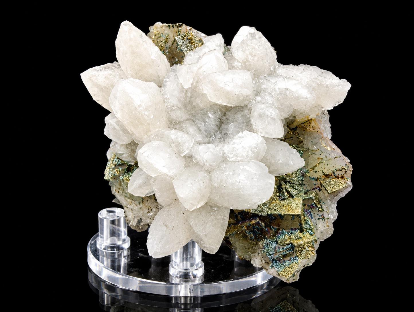 Fluorita con calcita y pirita, minas de Villabona, Llanera, Asturias, España. 8x6x3cm.