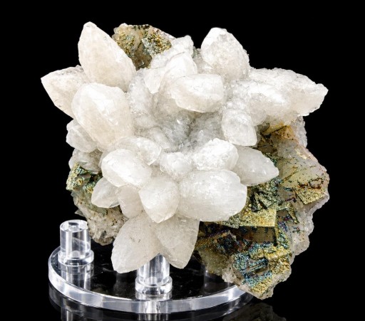 Fluorita con calcita y pirita, minas de Villabona, Llanera, Asturias, España. 8x6x3cm.