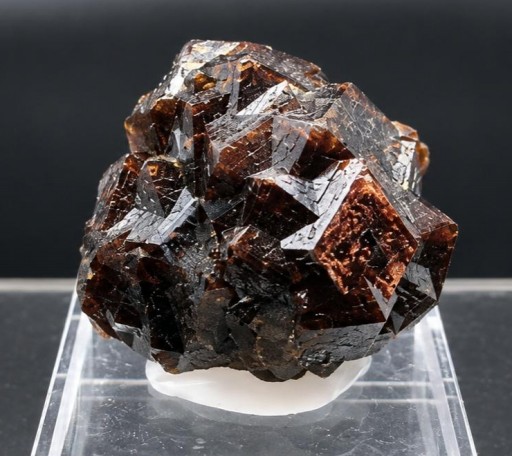 Granate variedad andradita, Kharan Mountains, Balochistán, Pakistán. Medidas: 3x3x3cm. [0]