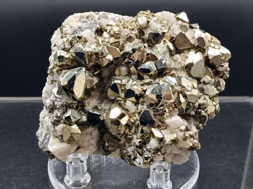 Pirita con dolomita, mina Chivor, Boyacá, Colombia, medidas: 6x5x1,5cm. [0]