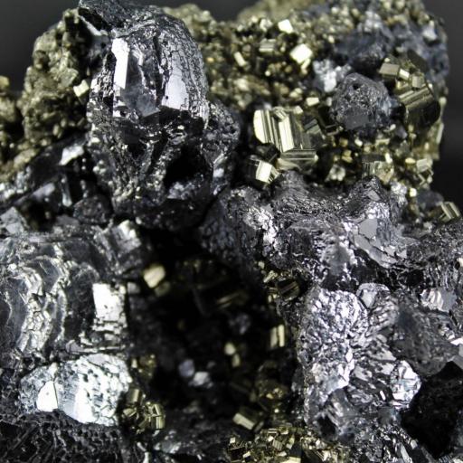 Pirita con galena, Concepción del Oro, Zacatecas, México. Medidas: 14.5x12x6cm. [2]