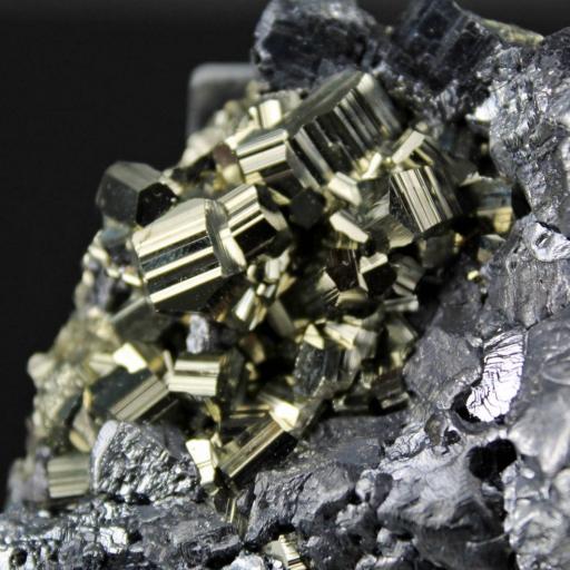 Pirita con galena, Concepción del Oro, Zacatecas, México. Medidas:  9.5x7x3.5cm. [1]