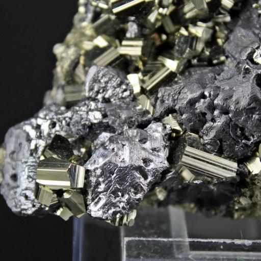 Pirita con galena, Concepción del Oro, Zacatecas, México. Medidas:  9.5x7x3.5cm. [3]