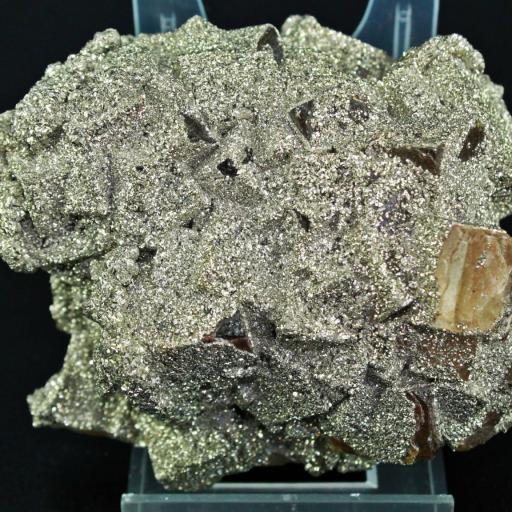 Pirita sobre fluorita y calcitas de Mina Santo Firme,Villabona,Llanera, Asturias,España. Medidas 11x10cm. Cristal mayor 2.7cm. [0]