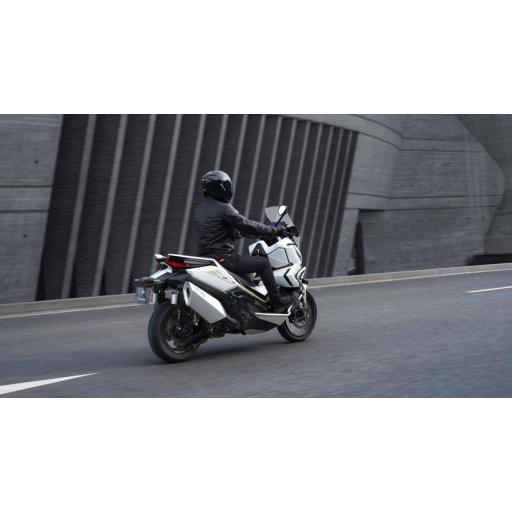  Zontes 368G: El Scooter Crossover que Rompe las Reglas [5]