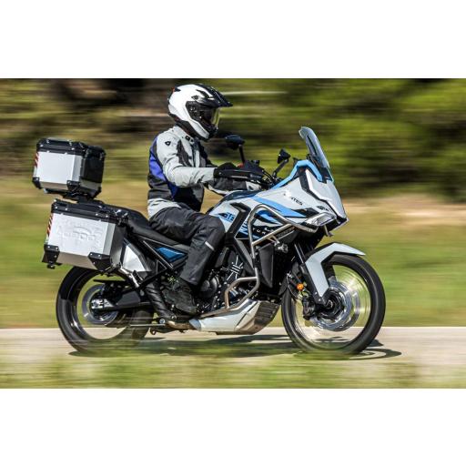 Zontes 703F -21  La Revolución Tricilíndrica ha llegado